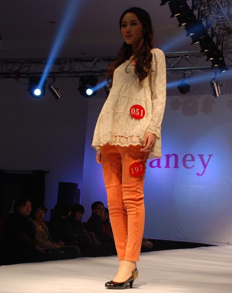 ��ؐ�ݰ�ɫ�ٽz�ЋD����