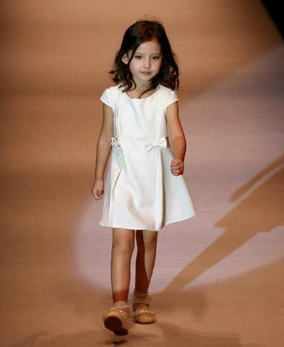 �����Ӱ�ɫ�����Y�B��ȹ