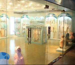 娃麗比店面展示