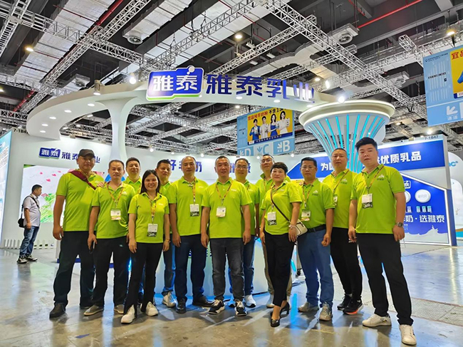 合影.jpg 合影.jpg