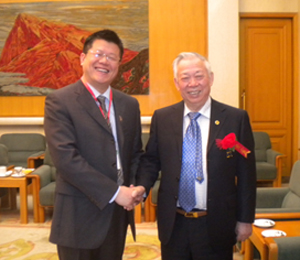 董事長與衛(wèi)生部副部長曹澤毅