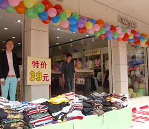 美孩子童裝終端門店展示