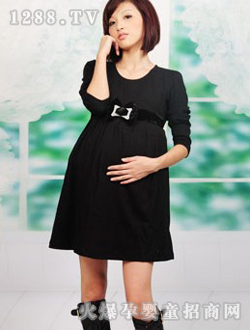 �з��˺�ɫ�r���ЋDȹ