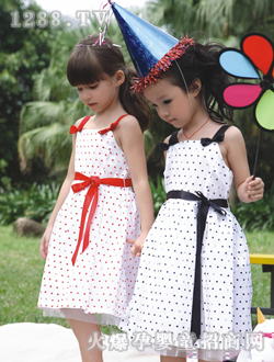 ͯԒ���°�ɫ�L(zh��ng)���B��ȹ