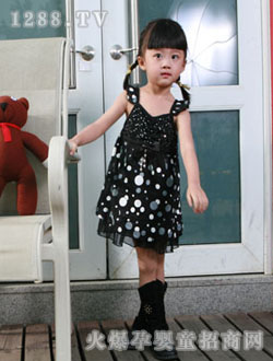 �����ܺ�ɫŮͯ����ȹ