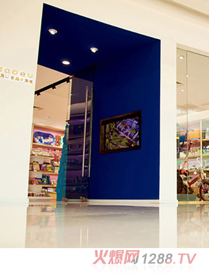 UCOSY�����R�M��ĸ���B�i �f�_��